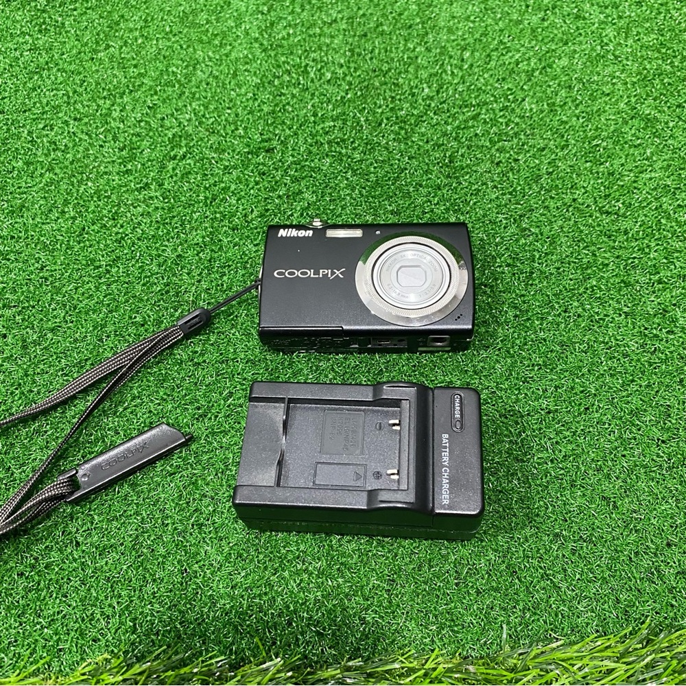 Nikon Coolpix S230 10 Megapixel Touch Screen